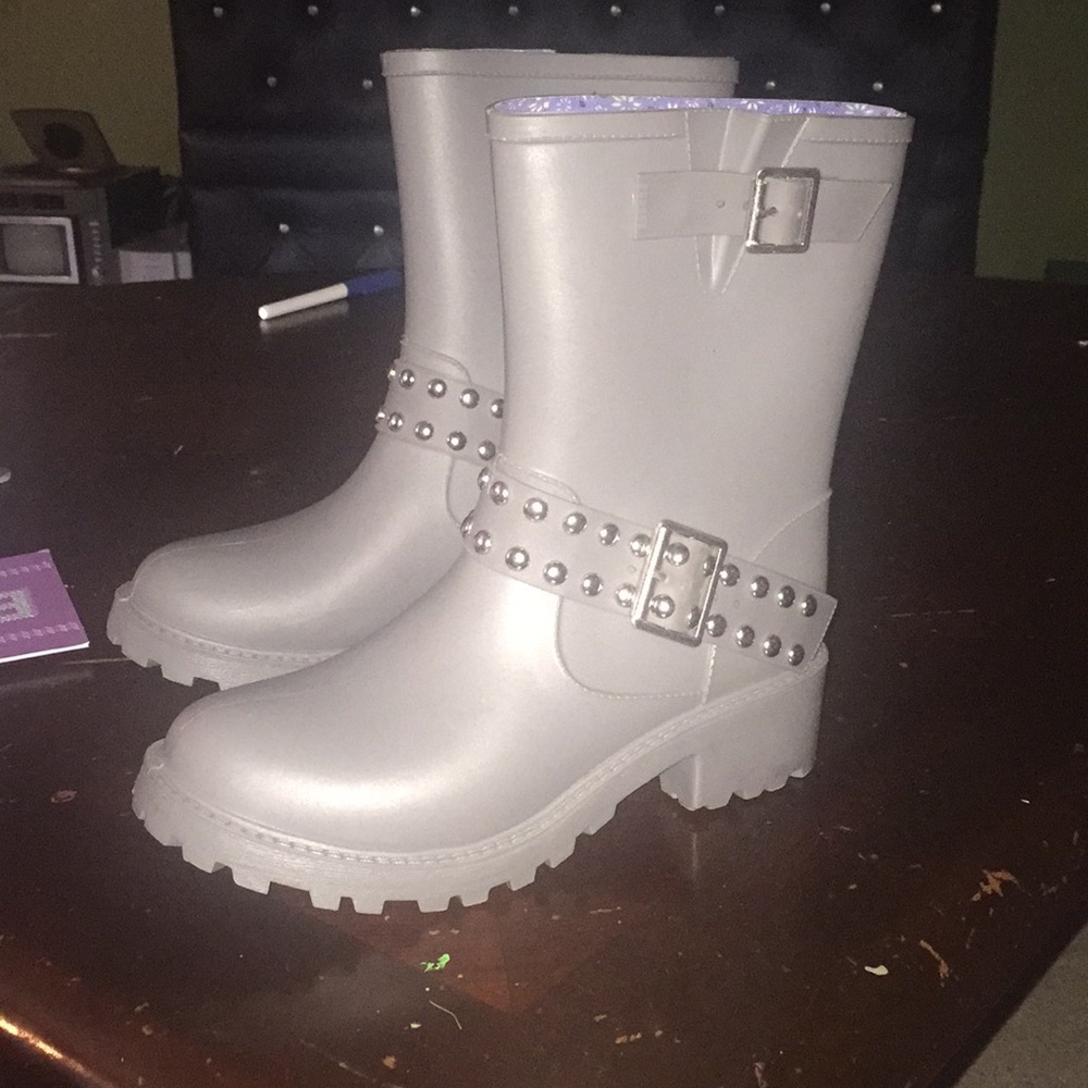 Stylist rain boots